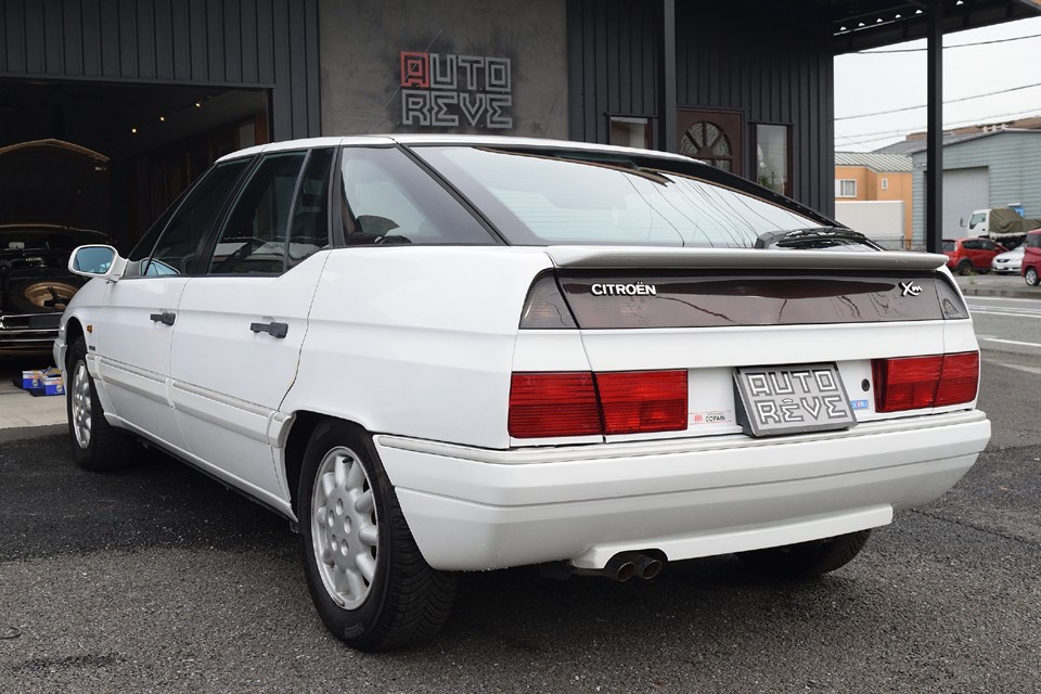 そうなると中期以降のモデルが現実的な選択肢だと思うのですが、中期のシングルカムのマッタリ感と安心でパワフルな後期24Vモデル・・・。