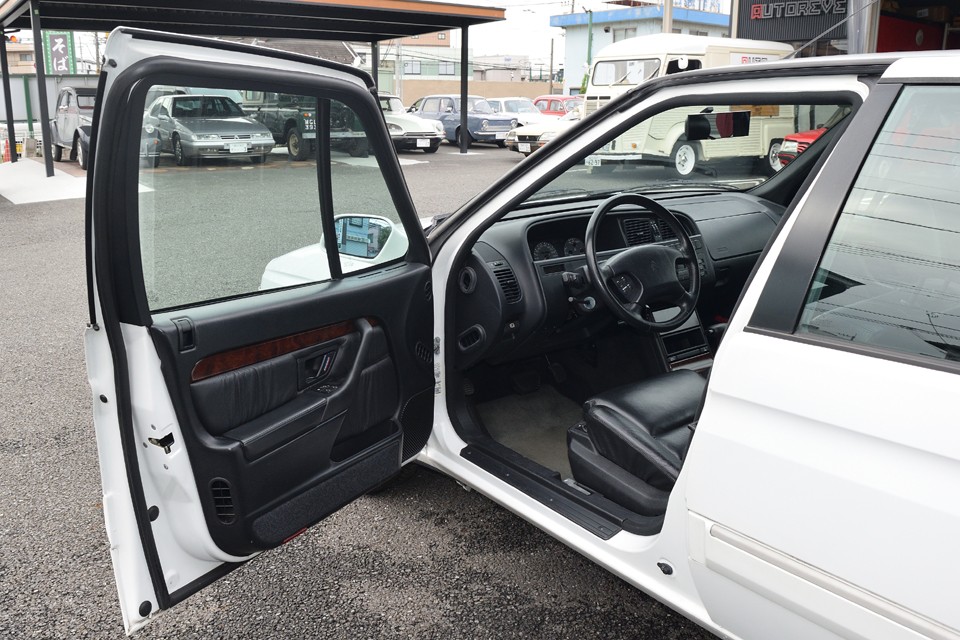 それではインテリアのご紹介です。どうぞご覧くださいませ。