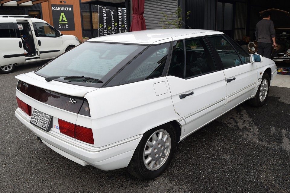 こうあるべきというような常識に媚びず、本能のままにイメージし、造り上げ、そしてこれが我々だと誇示する姿勢はまるで芸術家のよう・・・。