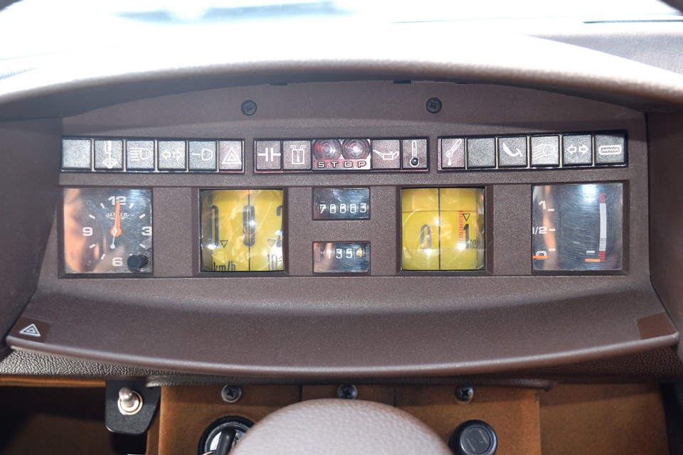 シトロエンでのこだわりポイントのひとつ。スピードメーター、タコメーターが言わずと知れた？！ボビンメーター！走行距離は78,803kmです。