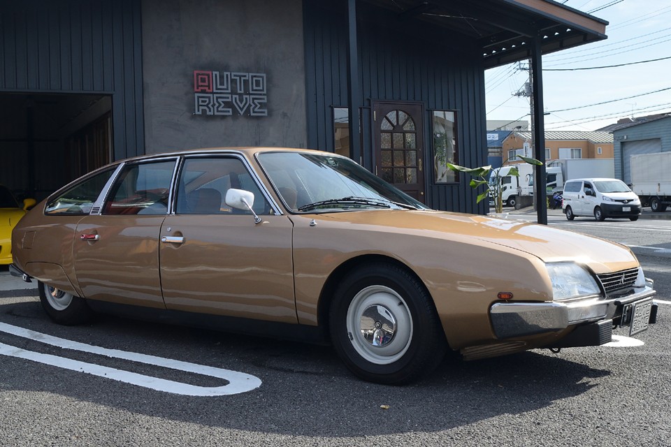 最低位の駐車モード。長期に駐車する場合は、油圧を抜いてこの状態にするのがおススメですが、流麗なボディを鑑賞するのも、このモードがよろしいかと。