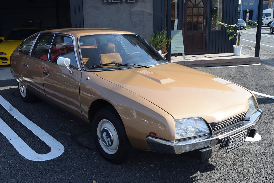 フランスの哲学者レヴィナス風に言えば、『このシトロエンCXと向き合う時、それは単なる「物との対面」ではなく、自分ではコントロール不能な「他者」からの語らいに応じるような感じ。』とでも言うか・・・。