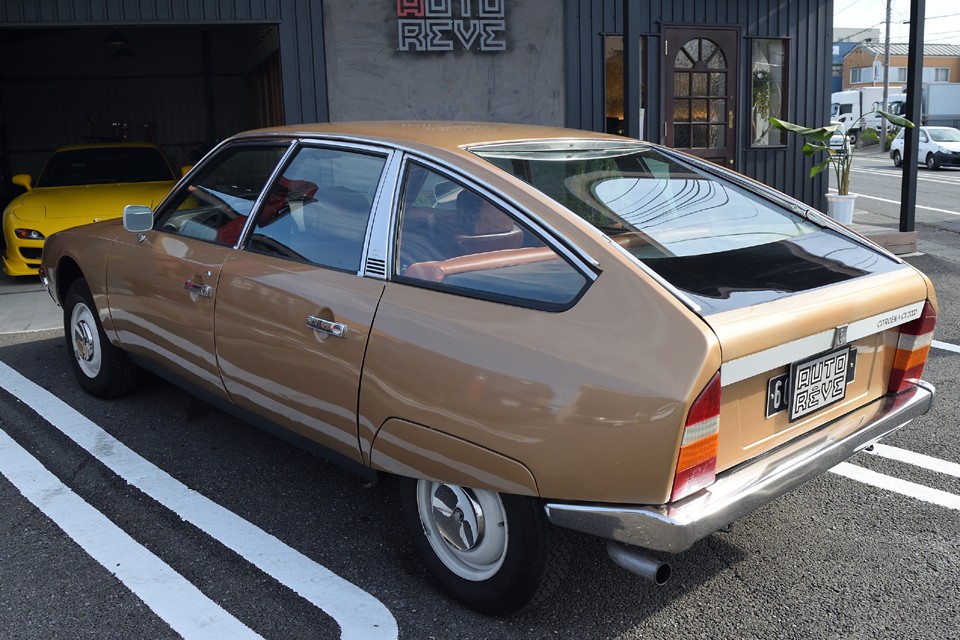 そして、ロベールオプロンによる美しいフロントマスクはもはや鉄の塊ではなく、見るものに何かを訴えかける「顔」と言えるのではないかと。