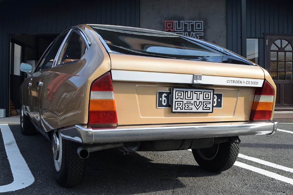 人はドライブをする時「自分がハンドルを握り、支配している」と思っていますが、ことこのCXの場合、その特有の浮遊感や独自のブレーキタッチに触れるとき、あなたの主体性は揺らぐはず。