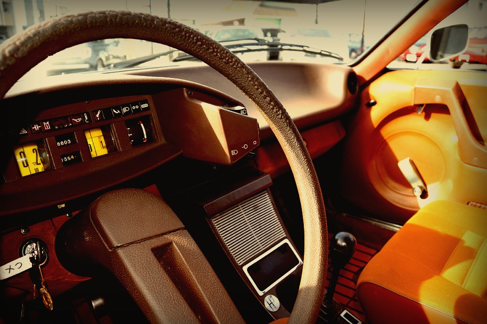 車がドライバーの意図に合わせるのではなく、ドライバーがCXの作法に従わざるを得ず、その結果ドライバーのエゴは打ち砕かれてしまうのです。