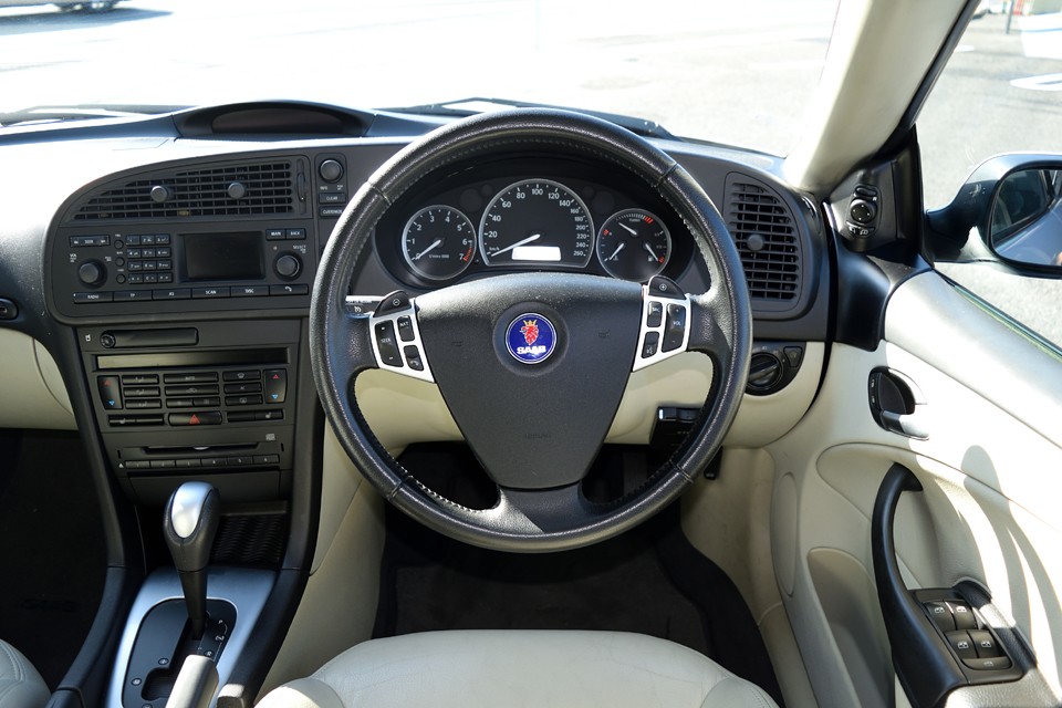 インテリアはまるで北欧家具のように、その素材感にこだわり、シンプルで美しく、そして機能的・・・。