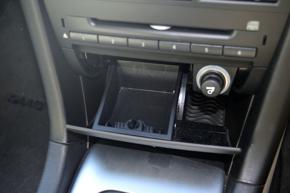 灰皿は使用した形跡は見受けられません。タバコ臭やペット等の嫌な臭いもありません。