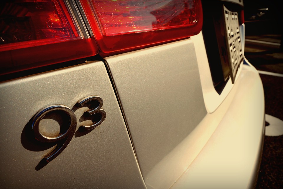 アクセルを踏み込むと、紳士的な振る舞いながらも力強い加速が続く感覚は、自然吸気エンジンとはまた違った魅力です。