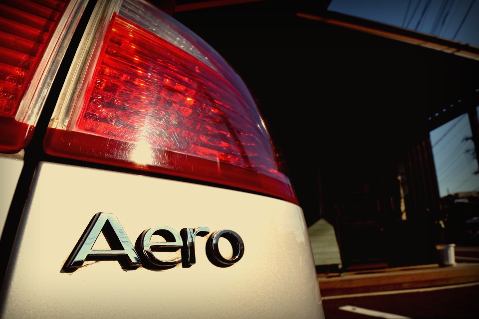 通り過ぎる街の匂いや、潮風の香り、森の湿り気を含んだ空気。それらすべてが、9-3カブリオレのシートに座る自分を通り抜けていく・・・。