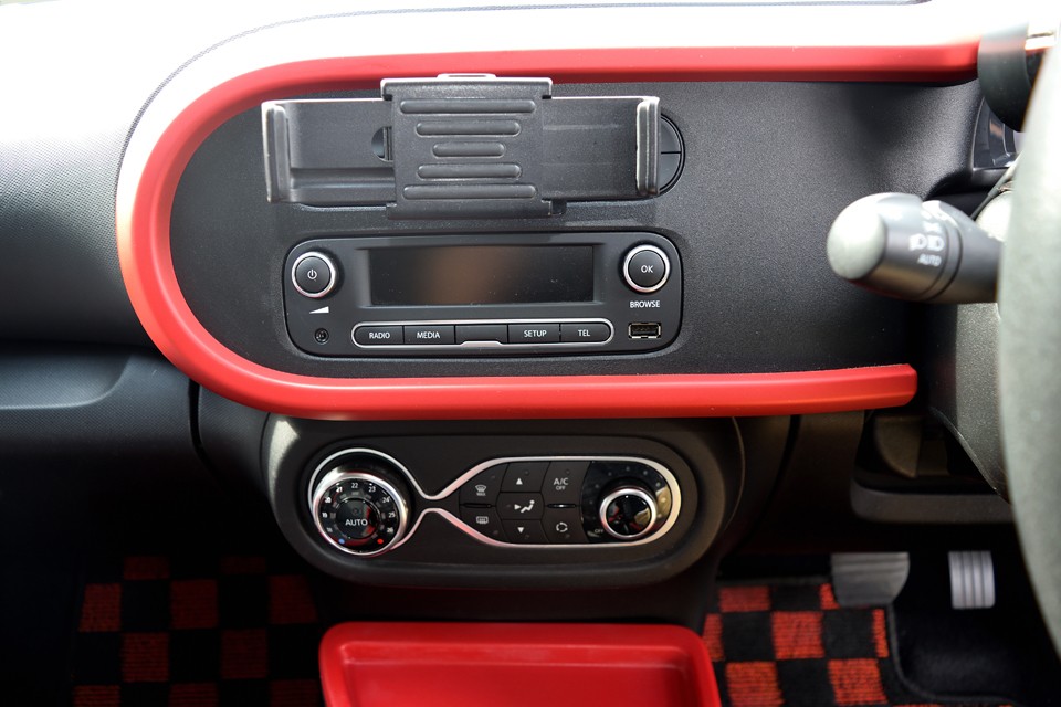 「何だか良くできてるわぁ～！」っていう印象なのは細部にこだわったデザインの賜物！こういうとこ、おフランスですねぇ～。