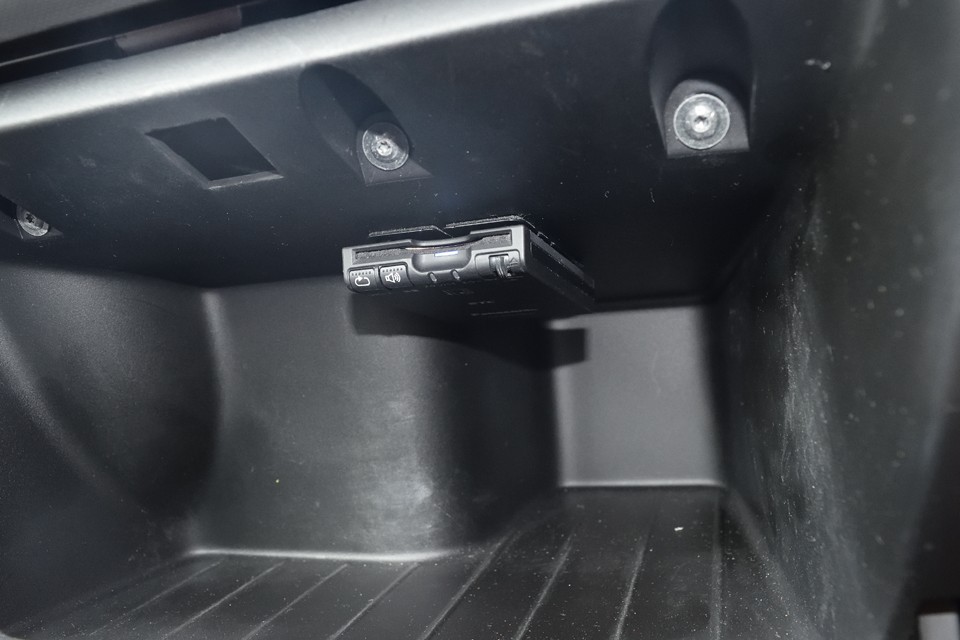 もちろんETCも装備。もはや定番のPanasonic製のアンテナ別体、音声案内タイプです。