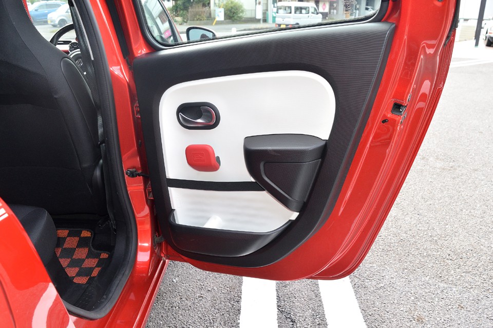 リアドアはあまり使用されていなかったようで、清潔そのもの！