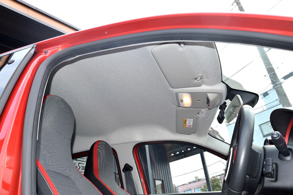 天張りも気になるような汚れはありません！タバコやペット、芳香剤等の嫌な臭いもありませんので、気持ちよくお乗りいただけるかと。