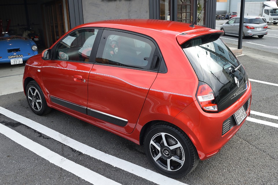 初代トゥインゴのあのまったり感を思い出すと懐かしい限りですが・・・。