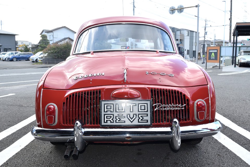 RRならではの大型のスリットが特徴的なリアデザイン！滑らかな曲線が何とも気持ち良いですね。