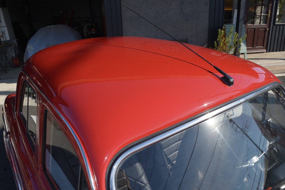 ボディワーク、全塗装後、少し年数は経過しているようですが、保管状態が良かったおかげでしょうか、とても良い状態です。旧車に有りがちなボディパネルのウネウネもほとんど見受けられません！