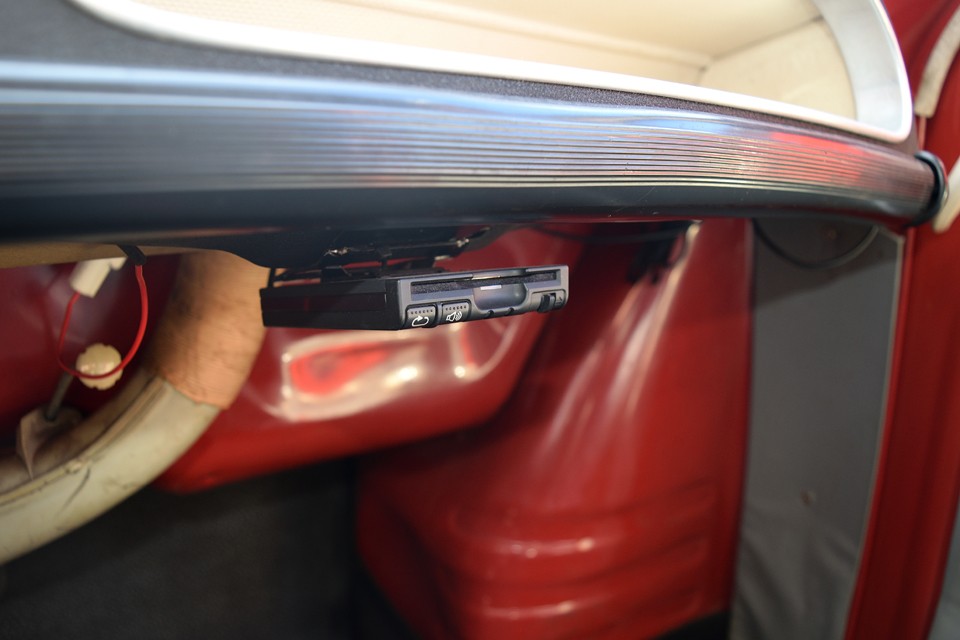 こんな旧車と言えどもやはりETCは便利！って言うか、左ハンドルMTにはもはや必須なのです。