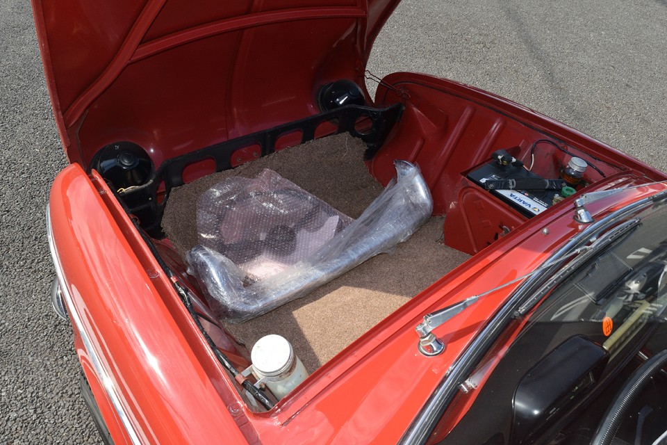 フロントは少し浅めではありますが、すべてトランクなので、ご覧の通りかなり広いスペースです。