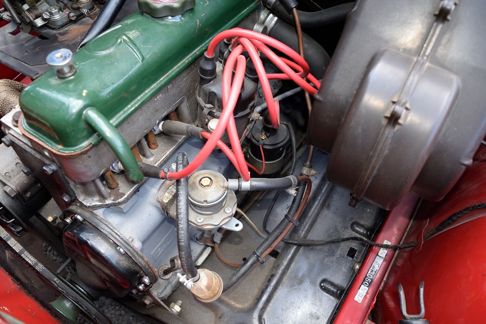 もちろんデスビやポイント＆コンデンサ、プラグコード等の電装系、燃料ポンプ、燃料ホース、燃料フィルター等の燃料周りも仕上げ済！