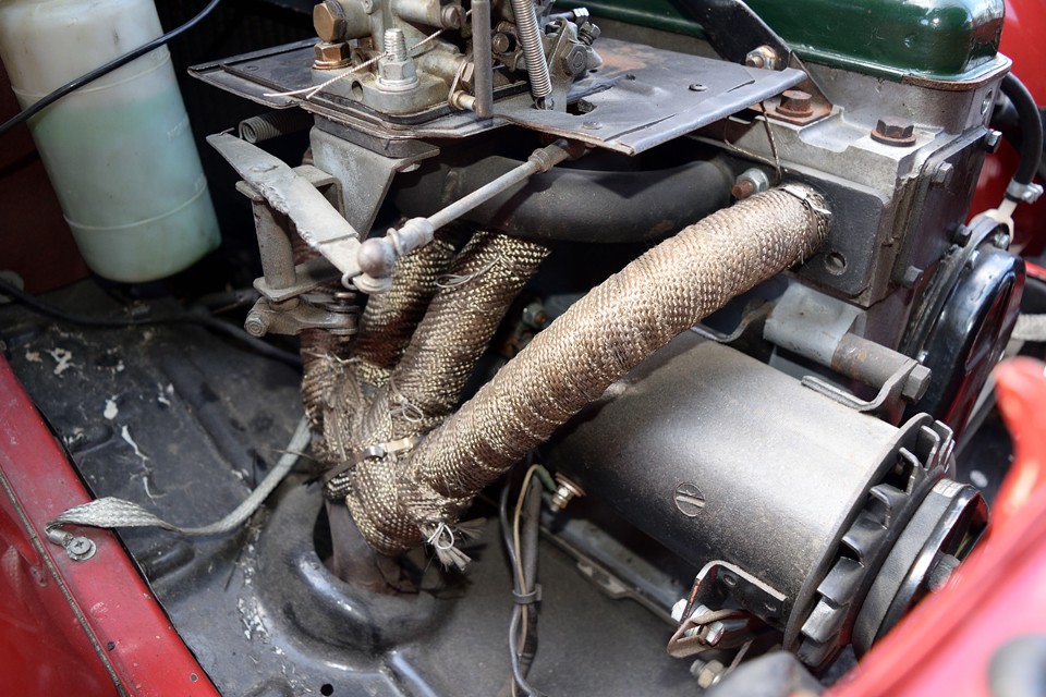 エキマニにバンテージが巻いてあるぅ～～～、それなりに機能的なメリットもあるのですが、一番の効果は・・・「カッコいい～！」