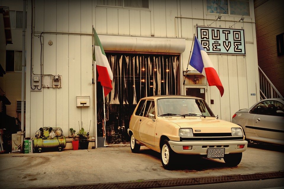 37年も前のクルマなのに、この安心感・・・フランス車の持つ基礎体力の強さを感じます。
