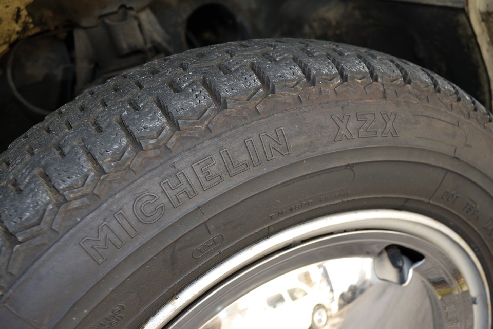 タイヤはもちろん純正サイズ145SR15のミシュランXZXです。18年製で交換後の走行は4,700kmほど。