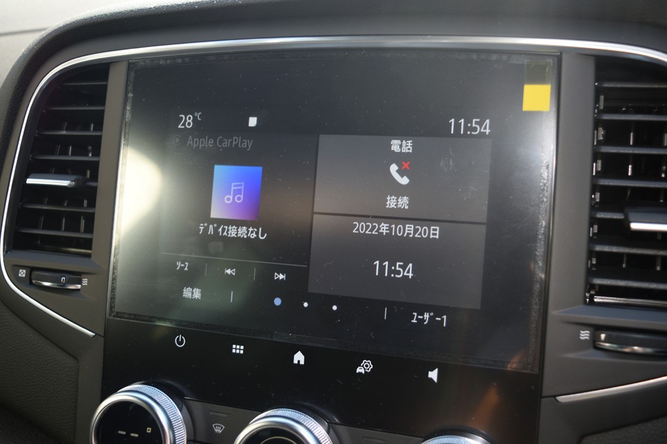もはや常識になりつつある「Apple Car Play」「Android Auto」機能搭載なので、スマホとのミラーリング接続可能。普段スマホでお使いのGoogleMapやYahooNAVIが大画面で使用できます。